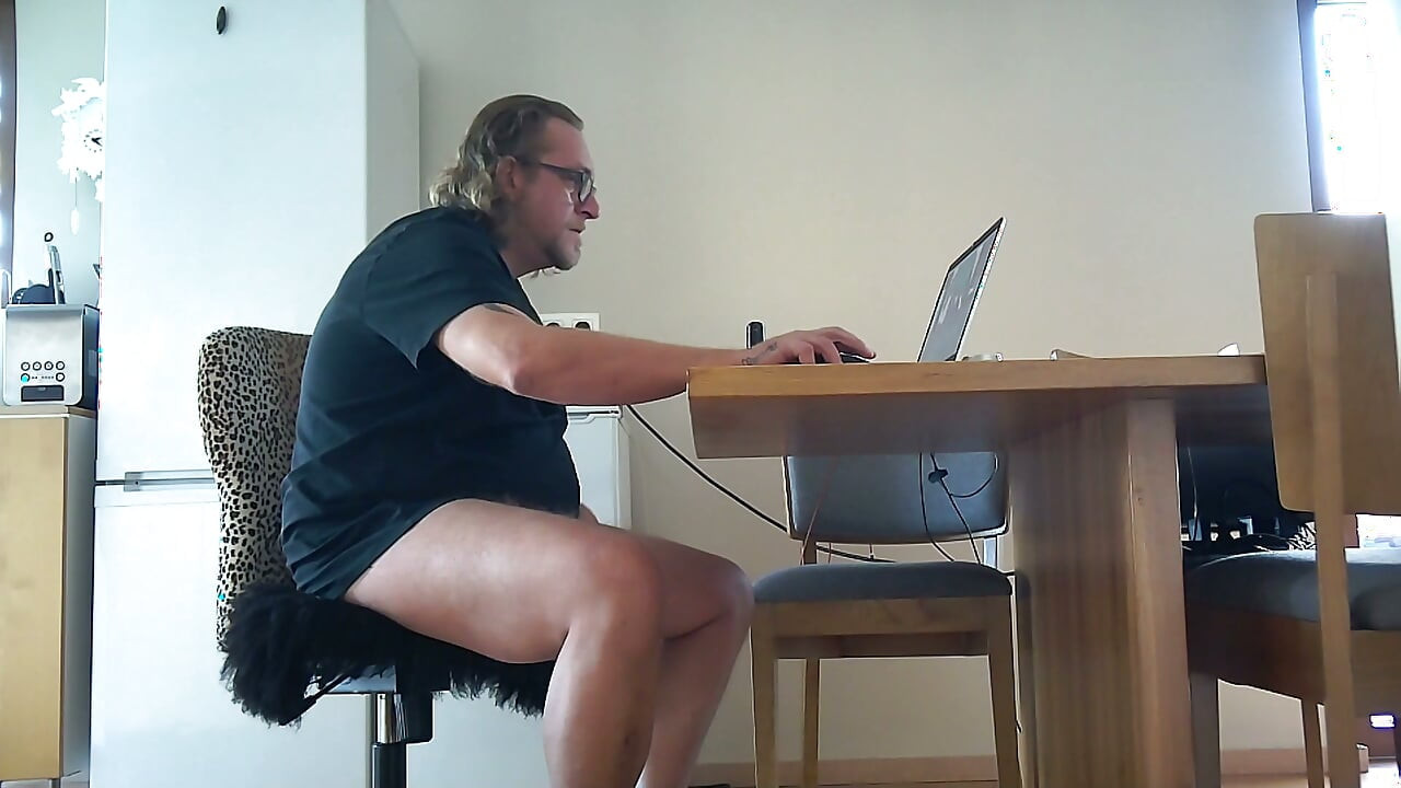 DirtyMilfTina Porno İzlerken Yakalandı