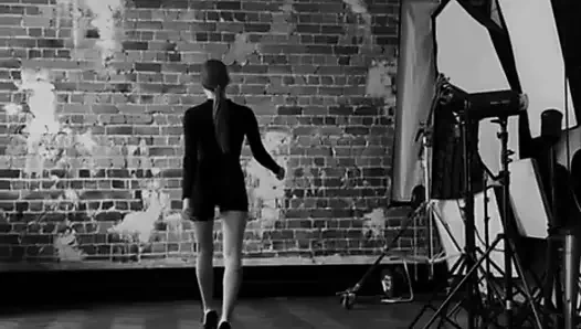 MonaBurrington videosu