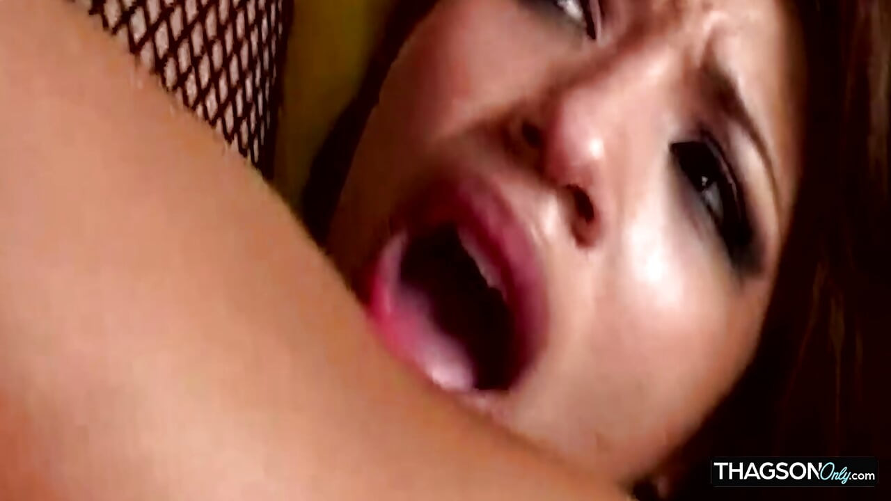 Drooling Deepthroat Queen Gags on Throbbing Cock
