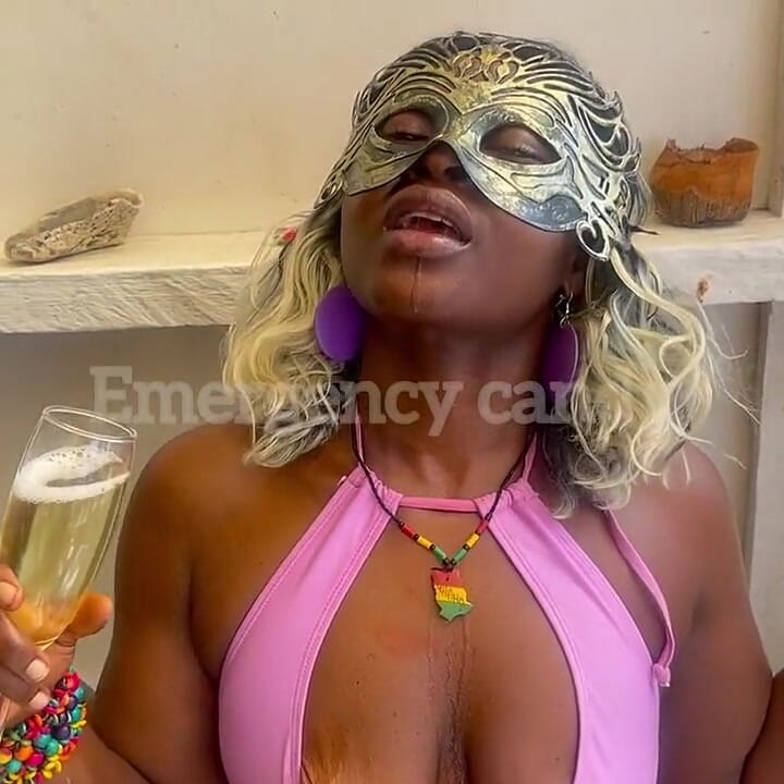 Sie trank ihre eigene trotze und nannte es Hingabe