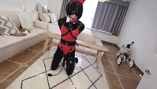 Mz13 - девушка-зайчик с потаскующими губами