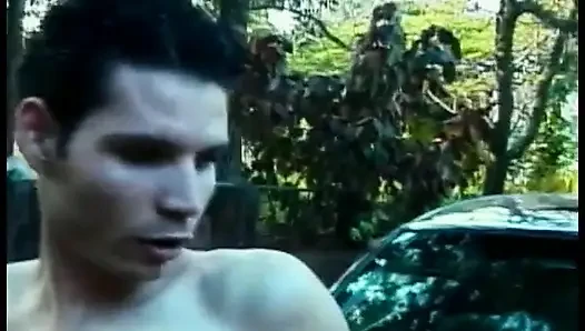 Sandra si cewek imut brasil mengusulkan teman-temannya untuk mencuci mobil mereka dan bersenang-senang di halaman belakang biseksual