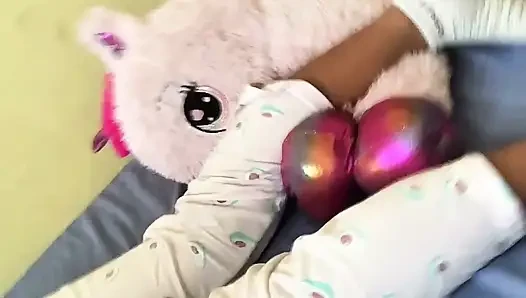 Gadis sekolah pendekku dengan pantat yang nikmat
