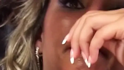 Leidenschaftlicher Oralsex mit Blonder Schönheit