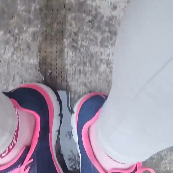 Nicoletta baña todos sus yogapantes en el parque ¿Quieres ver?