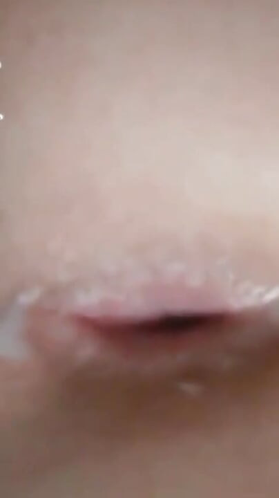 Hot Bath! Two Curious Latinos End in Deep Anal Sex with Thick Sperm!