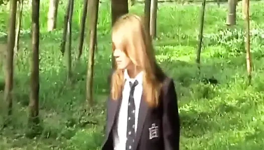 Walk 2 Menampilkan Ashleigh Mckenzie