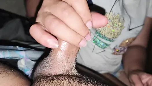 Azgın pinay en iyi sakso çekiyor ve ağzından sikiliyor