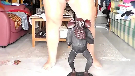 Jen Is Peeing on a Statue
