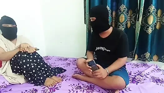 Abang tiriku licik terlibat dalam ngentot yang mendebarkan dengan aku dan teman wanitaku.