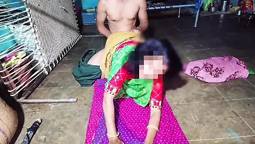 Üvey kız kardeşim Hintçe sesli xxx video ile evde desi tarzı seks videosunda seks yapıyor
