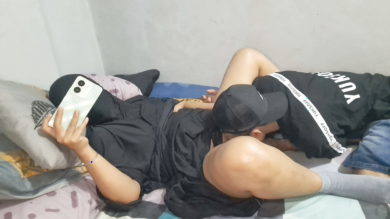 An Asian Muslim Aunt Fucking With A Man In A Hat