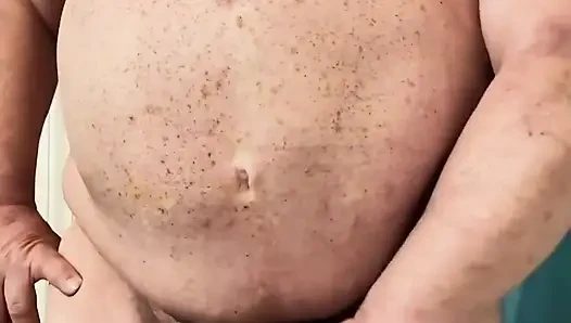 Büyük bellied baba ayı boşalıyor