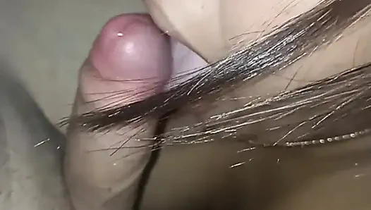 Meine nachbarin lässt das handy im badezimmer, ich checke es und sehe dieses Video, das sie mit ihrem freund und ich mastu aufgenommen hat