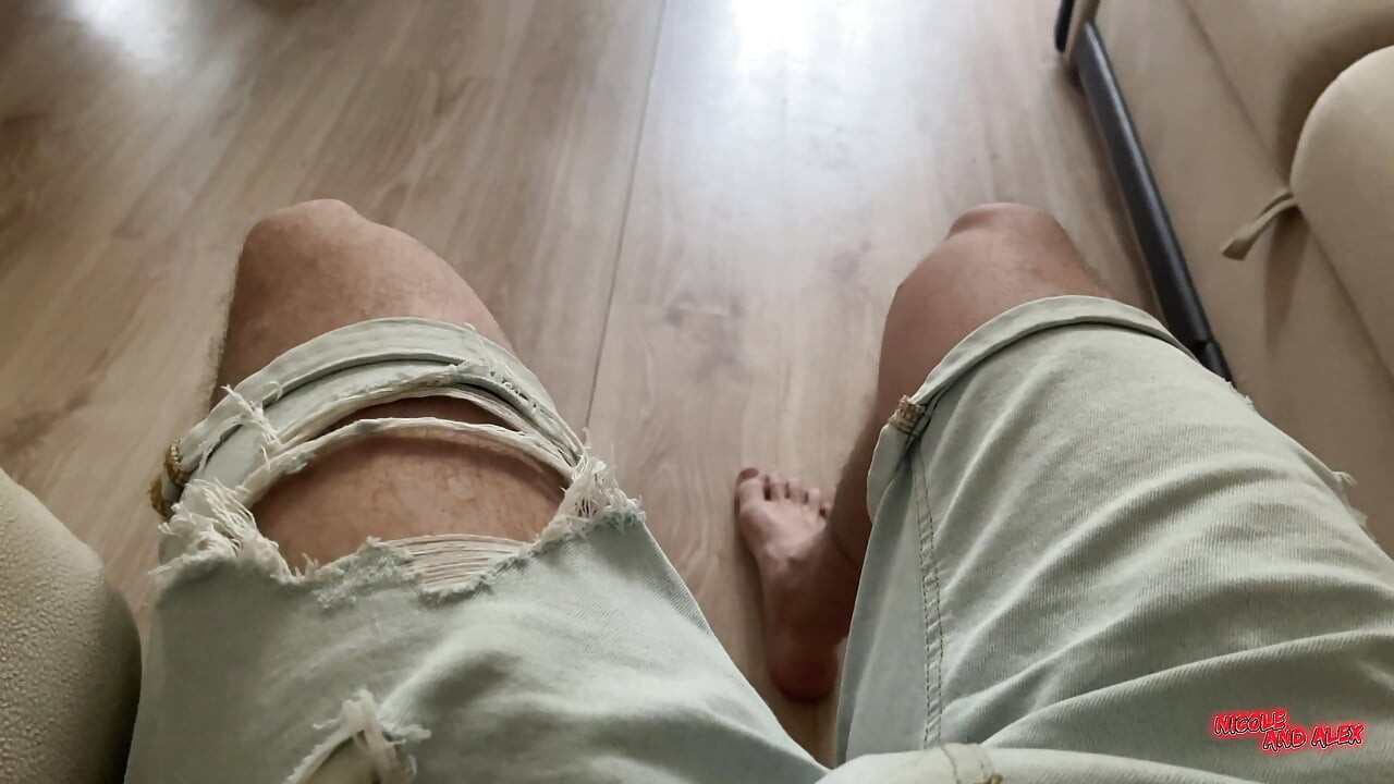 Saya mengongkek adik tiri saya. Saya membangunkannya dengan batang saya. Saya habis dalam pepek saya. Creampie