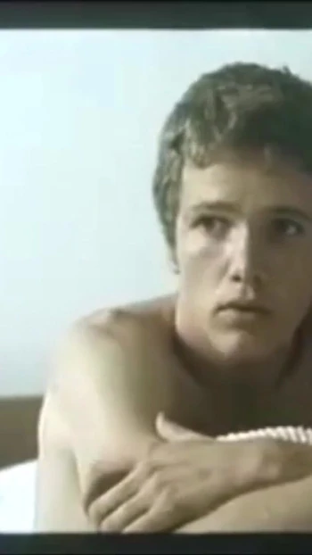 Stunning moment from "Es war nicht die Nachtigall (1974), Turkish Dub"