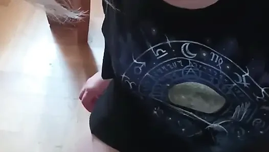 Yarak emmeden önce ıslak amcığımı gösteriyorum