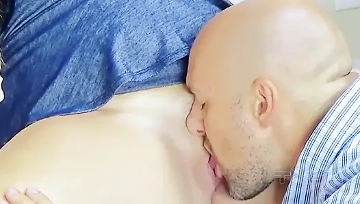 Suami Yang Doyan Selingkuh Jilat Memek Tebal Bos Wanita Madisin Lee