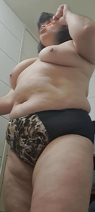 Looking to Put Fingers in Wet Vagina