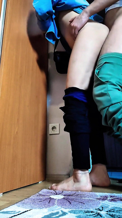 Un manager își fute asistenta voalată la locul de muncă | Clipul 3