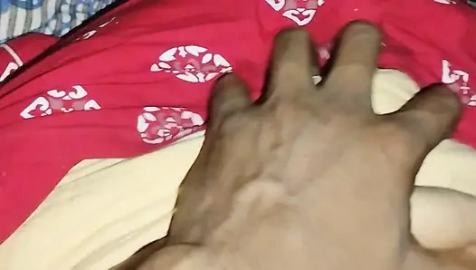 Seksi kızın güzel göğüsleri ve kötü görünüyor