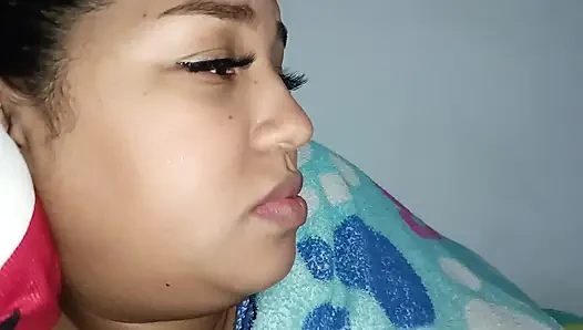 Sementara aku menonton film porno istriku masturbasi aku kita semua butuh istri seperti ini