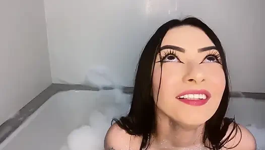 Zayıf Kız Vajinasına Büyük Oyuncak Penis Sokan