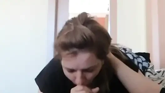 O televizyon izlerken, ben ona sakso çekiyorum
