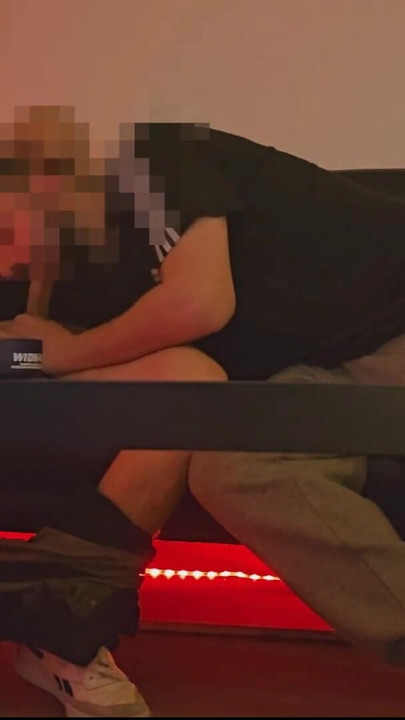 Uzbudljiv trenutak iz filma "Hetero ćelavi tip uvjeren nakon što mu je pomogao"