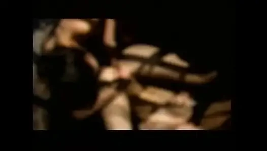 İki harika seksi lezbiyen orta yaşlı seksi kadın birbirlerinin ıslak amını yalıyor