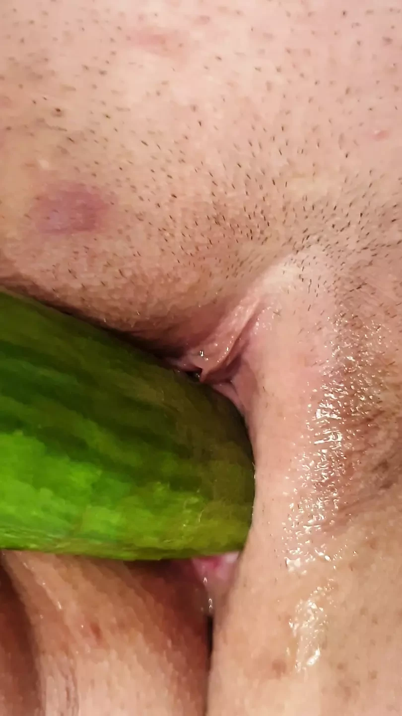 英国熟女用长袜操黄瓜