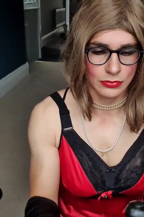 Red satin babydoll cummin in pump