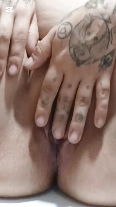 كارينا غارسيال تستمني في الحمام