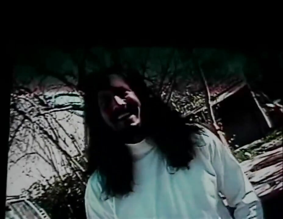 Menjilat pepek hitam dan putih berkongkek pepek dalam posisi dogging di taman