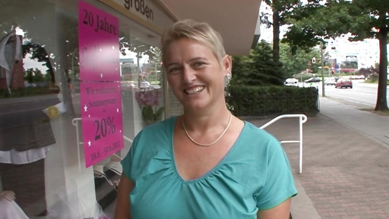 Blond niemiecka puma jedzie dużego kutasa w wynajętym pokoju