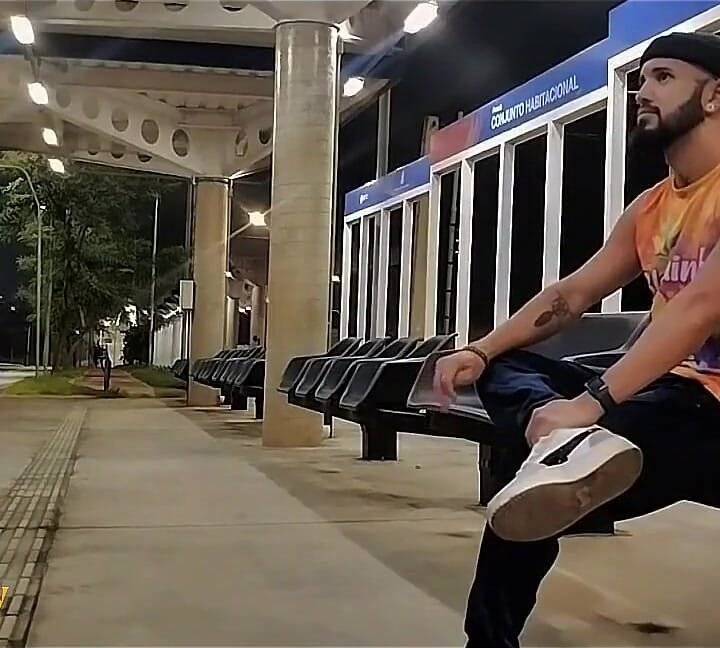 I Sucked the Driver's Dick While Waiting for the Bus.