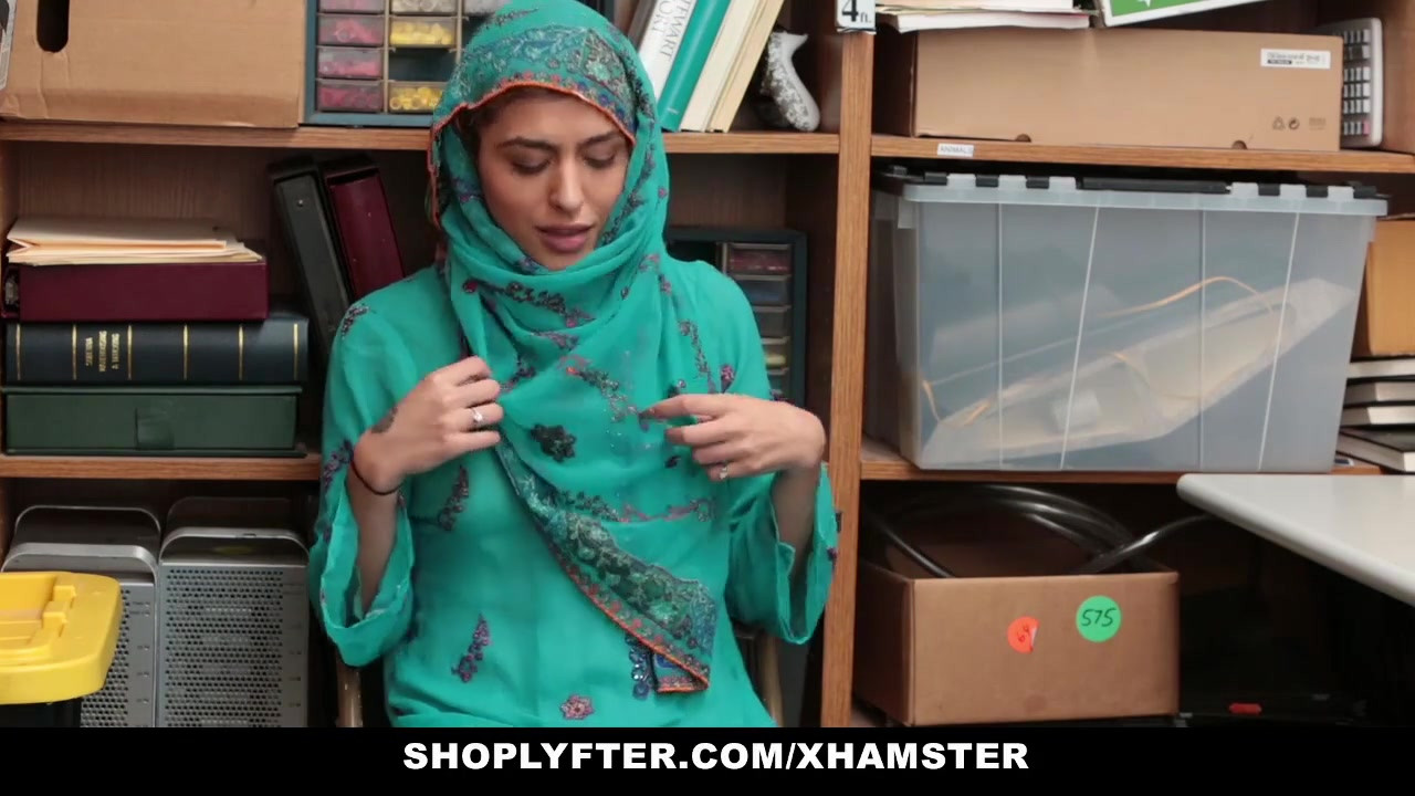 Shoplyfter-ホットなイスラム教徒のティーンが捕まって嫌がらせ