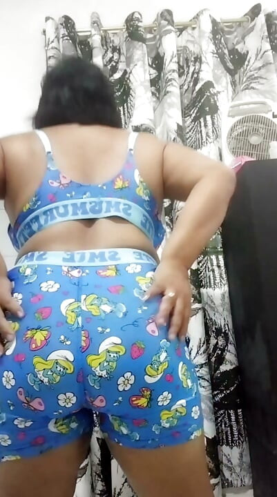 Milf Filipina seksi, Goyang, Menggosok, & Menepuk Pantat & Memek Smurf Besarnya