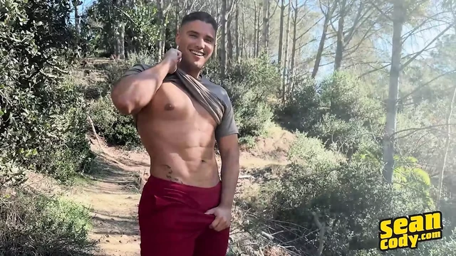 SEAN CODY - смотри, как мускулистый качок Алекс дрочит его член быстро и жестко для тебя, как он кончает по всему телу