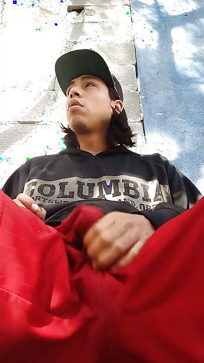 아침에 이 남자는 정말 큰 놈이야