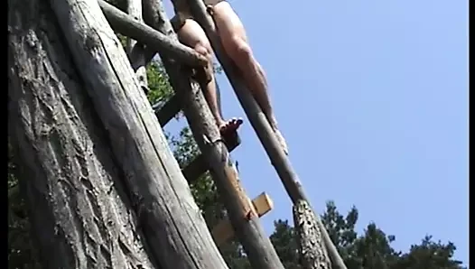 Yükseltilmiş bir standın merdivenini wanking