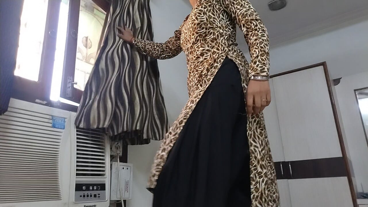 When the girlfriend did not come, the boyfriend brought the hot cute bestie, spit in the ass of Oyo bestie and inserted his thick cock into Hindi audio