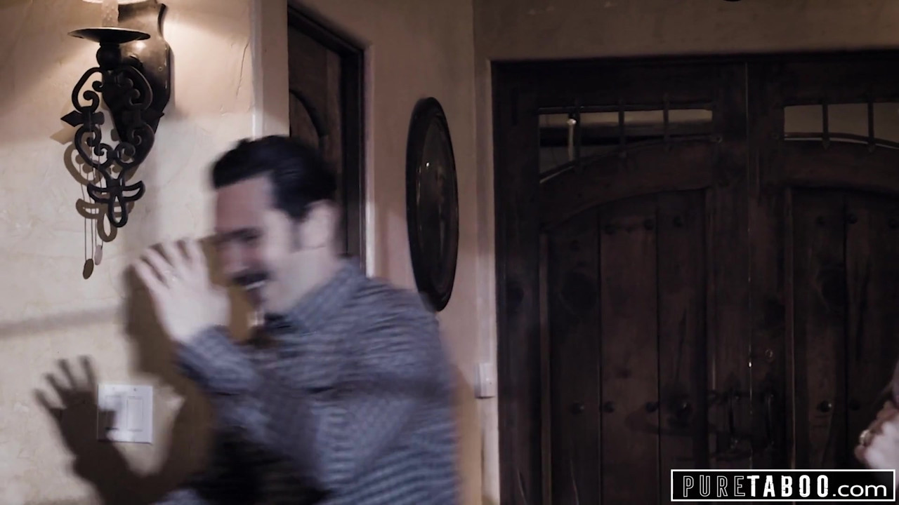 欲求不満のカップルはベビーシッターとセックスしたい