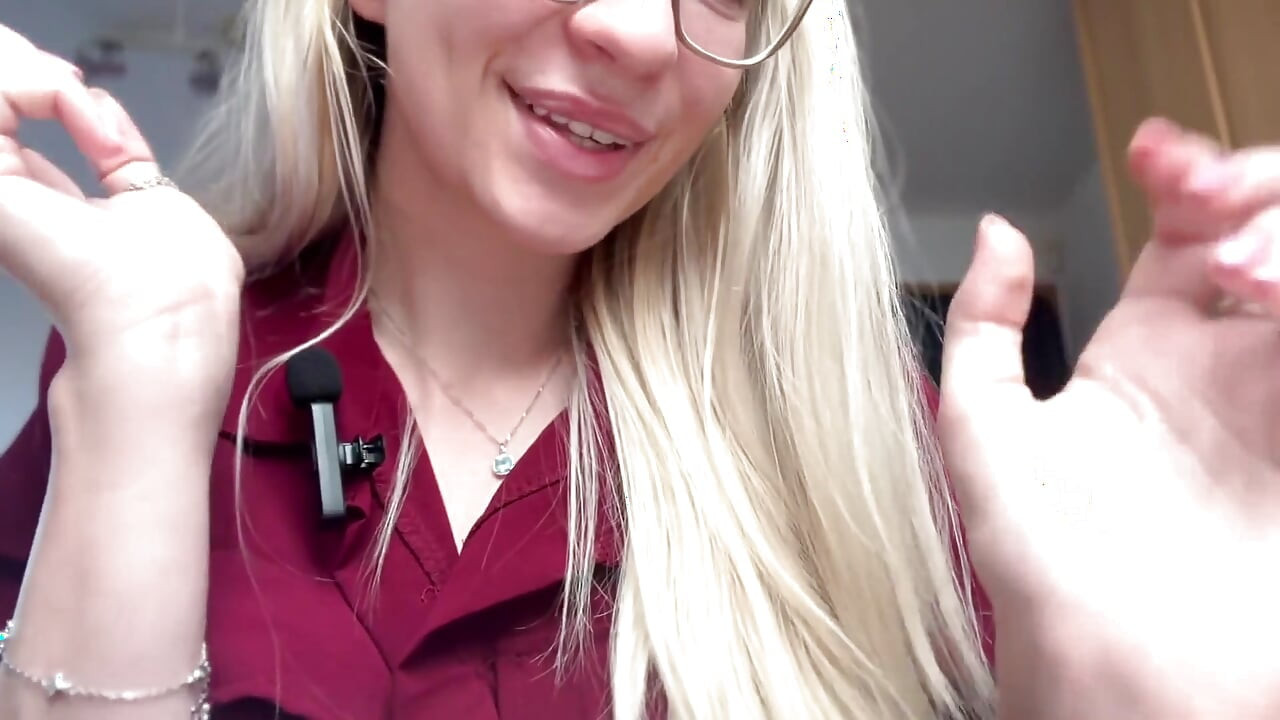 Το κακό κορίτσι σε τιμωρεί με γαργαλήματα Asmr