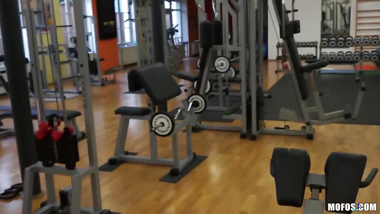 Public Pickups - Lucy Bell Skips the Gym to Suck Some Fat Cock