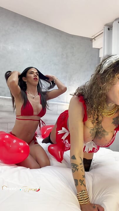Dia Dos Namorados Entre Tran Latinas Comemorando Com Muito Sexo E Diversão, Venham Nos Leitar Rapazes Esperamos Por Você.