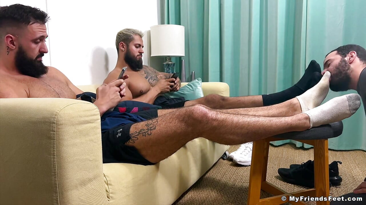 Thom Worships Maui & Zeek