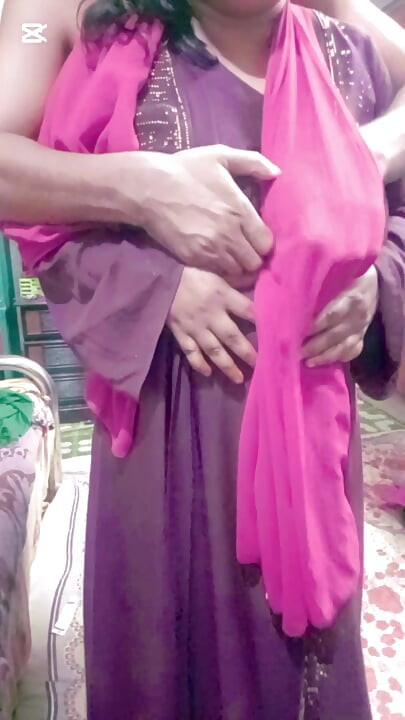 Isteri cantik nibroar blowjobs dan dogystile dikongkek pepek.
