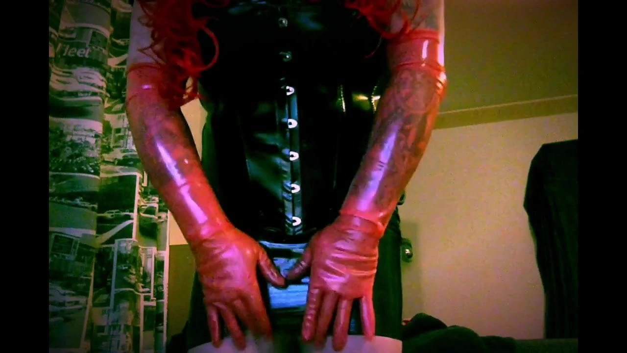 Jacqueline masturbating in latex, with buttplug and dildo
