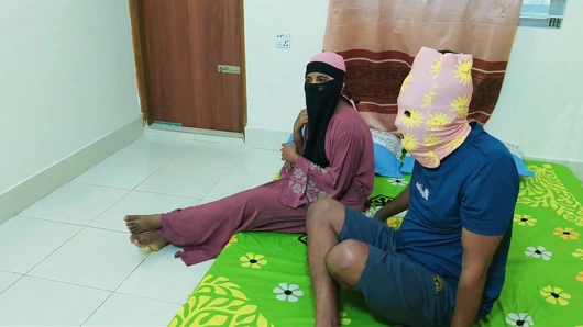 Bangla Clear Трахаю горячую подругу в хиджабе моей сводной сестры с большой задницей в моей комнате